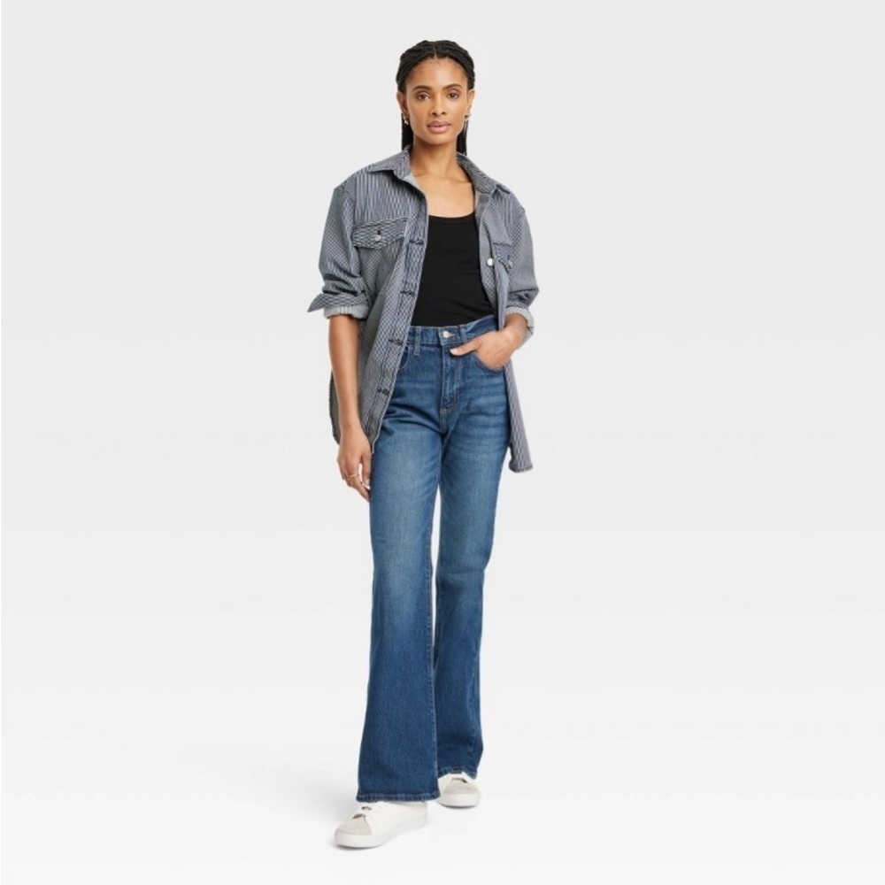 Women's High-Rise Flare Jeans - Universal
Thread™ Medium Wash new 12 short